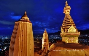 Swayambhunath Stupa di notte