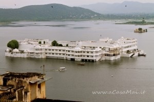 Taj lake udaipur hotel