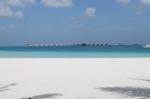 Passeggiando per l'atollo dell'Angsana Velavaru Resort, Maldive (1)