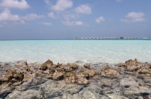Passeggiando per l'atollo dell'Angsana Velavaru Resort, Maldive (4)