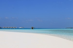 Passeggiando per l'atollo dell'Angsana Velavaru Resort, Maldive (7)