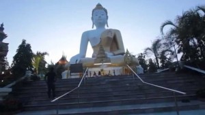 Buddha al Wat Phra That Doi Kham, Chiang Mai, Thailandia