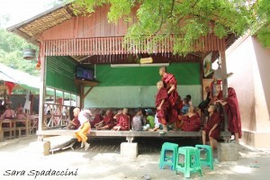 monaci-al-aung-myae-oo-free-monastic-education-school-3-sagaing-birmania