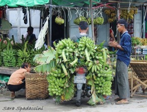 trasporto-banane-mandalay-myanmar