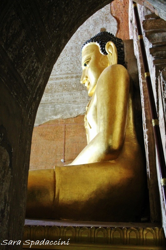 buddha-dentro-htilomminlo-tempio-a-bagan-birmania