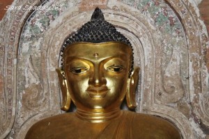 statua-dentro-il-gubyaukgyi-temple-bagan-myanmar