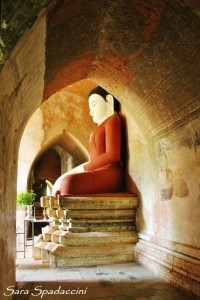statua-presso-il-sulamani-temple-a-bagan-birmania