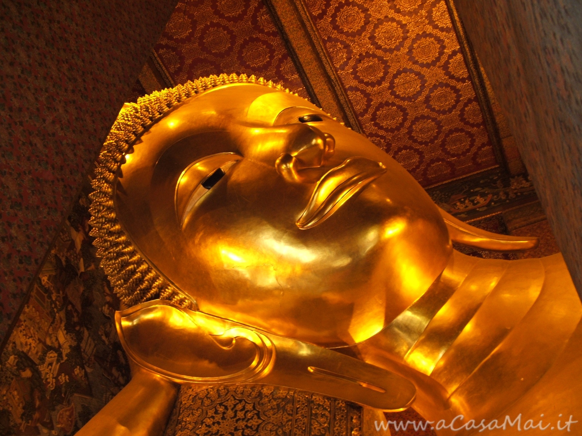 Un tempio enorme a Bangkok: il Wat Pho Buddha sdraiato