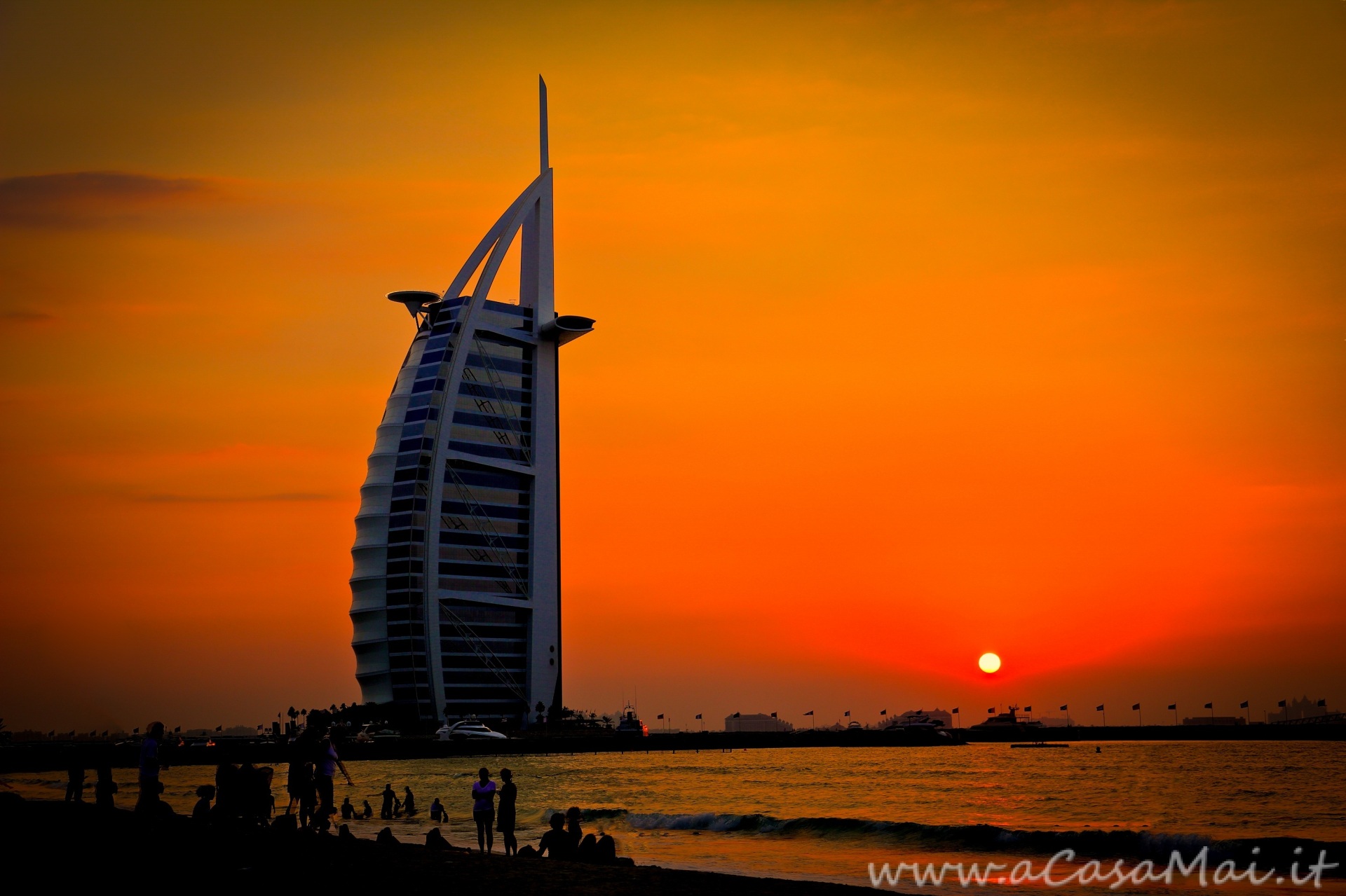 L’albergo a sette stelle: Burj Al Arab di Dubai Burj Al Arab al tramonto