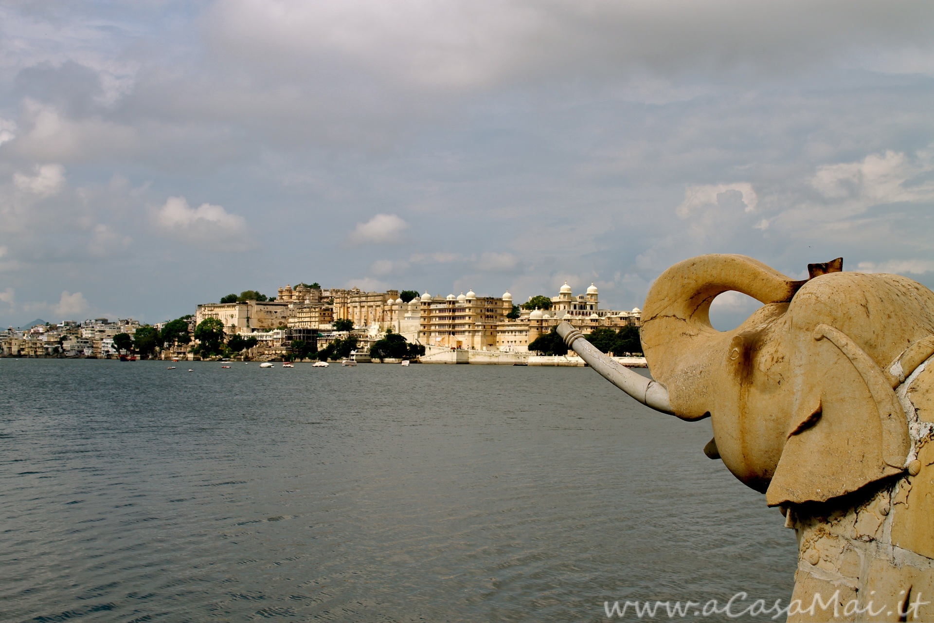 India: Udaipur Udaipur city palace dal Jag Mandir