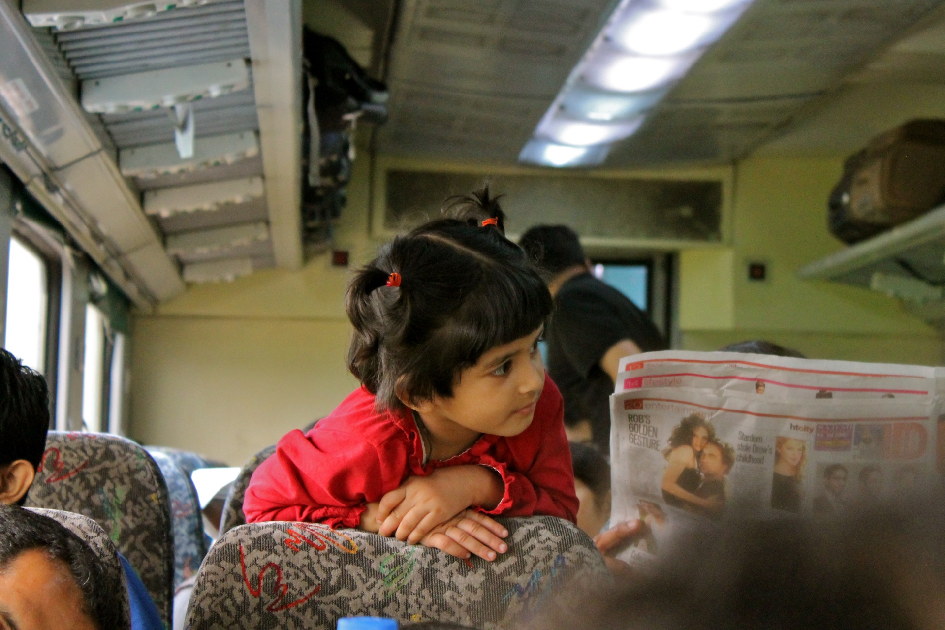 India: Agra-Orchha-Khajuraho bimba sul treno da Agra a Jhansi