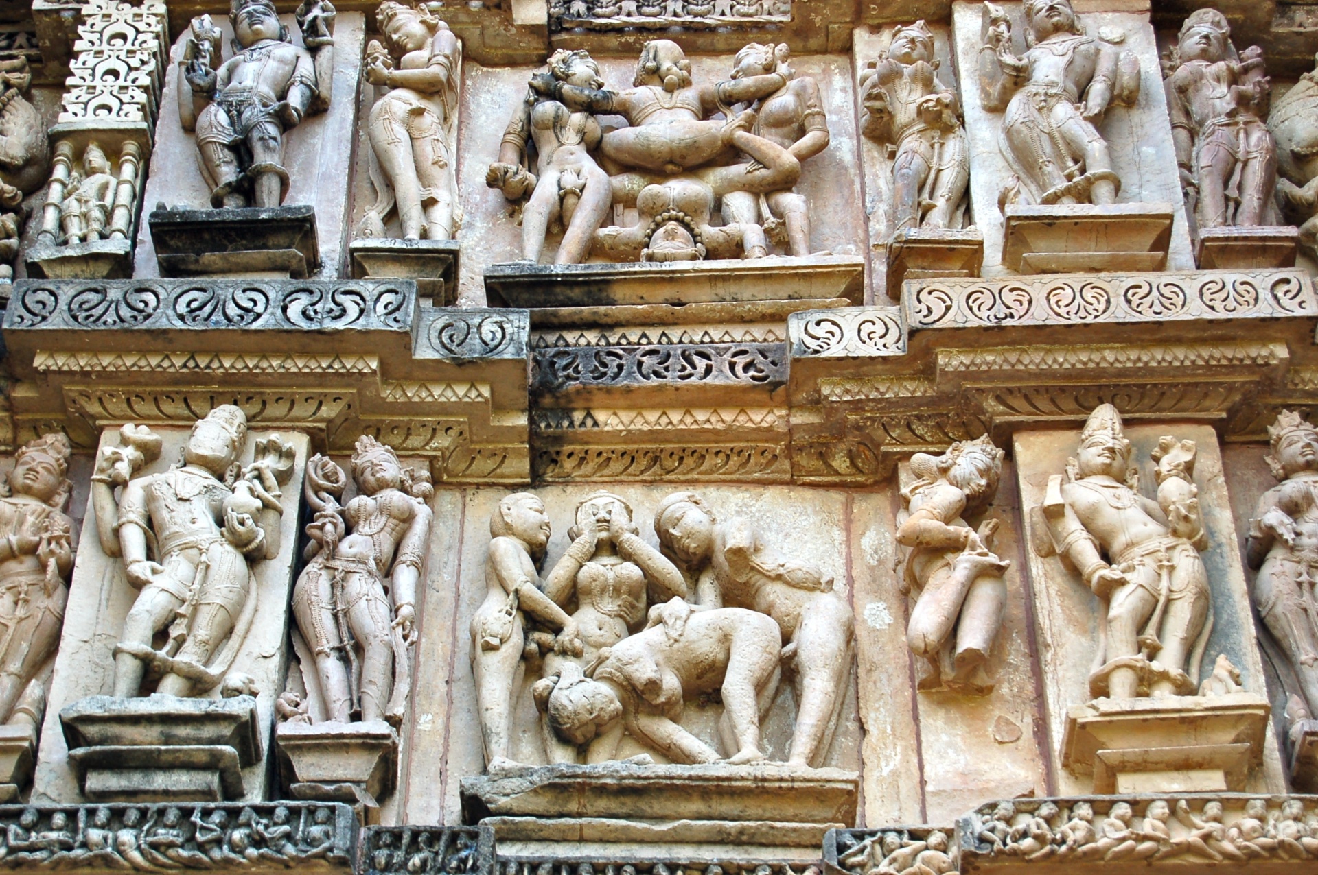 India: Khajuraho-Varanasi Sculture erotiche, templi di Khajuraho