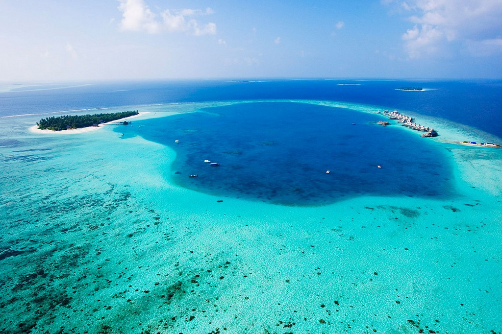 Finalmente l’arrivo all’Angsana Velavaru Resort & spa Angsana Velavaru dall'alto, Maldive