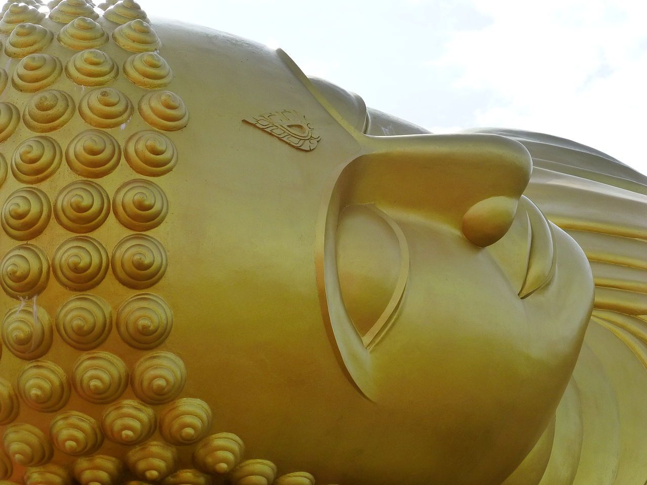 Le statue di Buddha più affascinanti nel sud della Thailandia! Wat Phranon Laem Pho Reclining Buddha Ko Yo 3, Thailandia