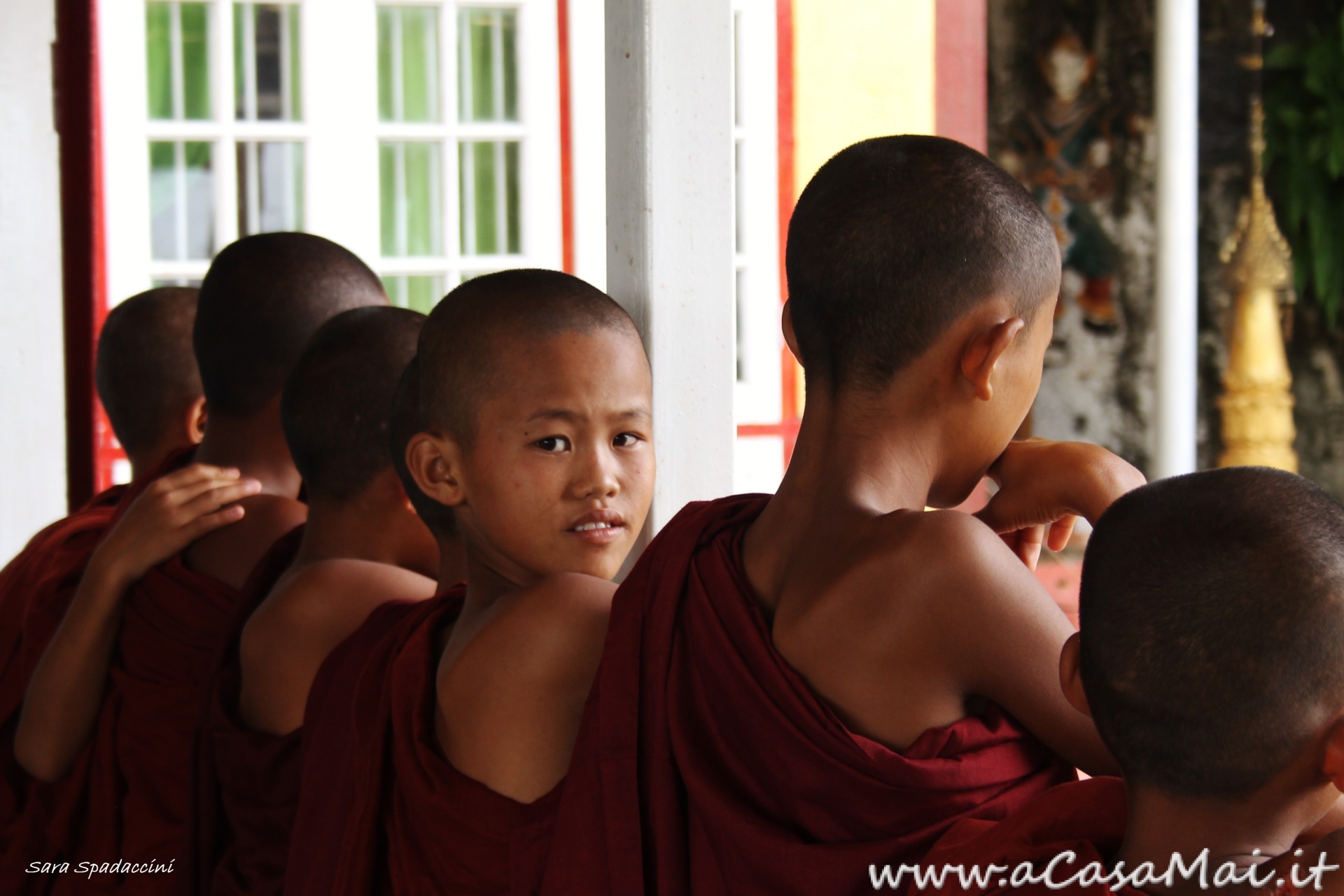 Myanmar: 14 giorni di viaggio in un paese dal sapore antico e autentico! Monaci a Pindaya, Myanmar