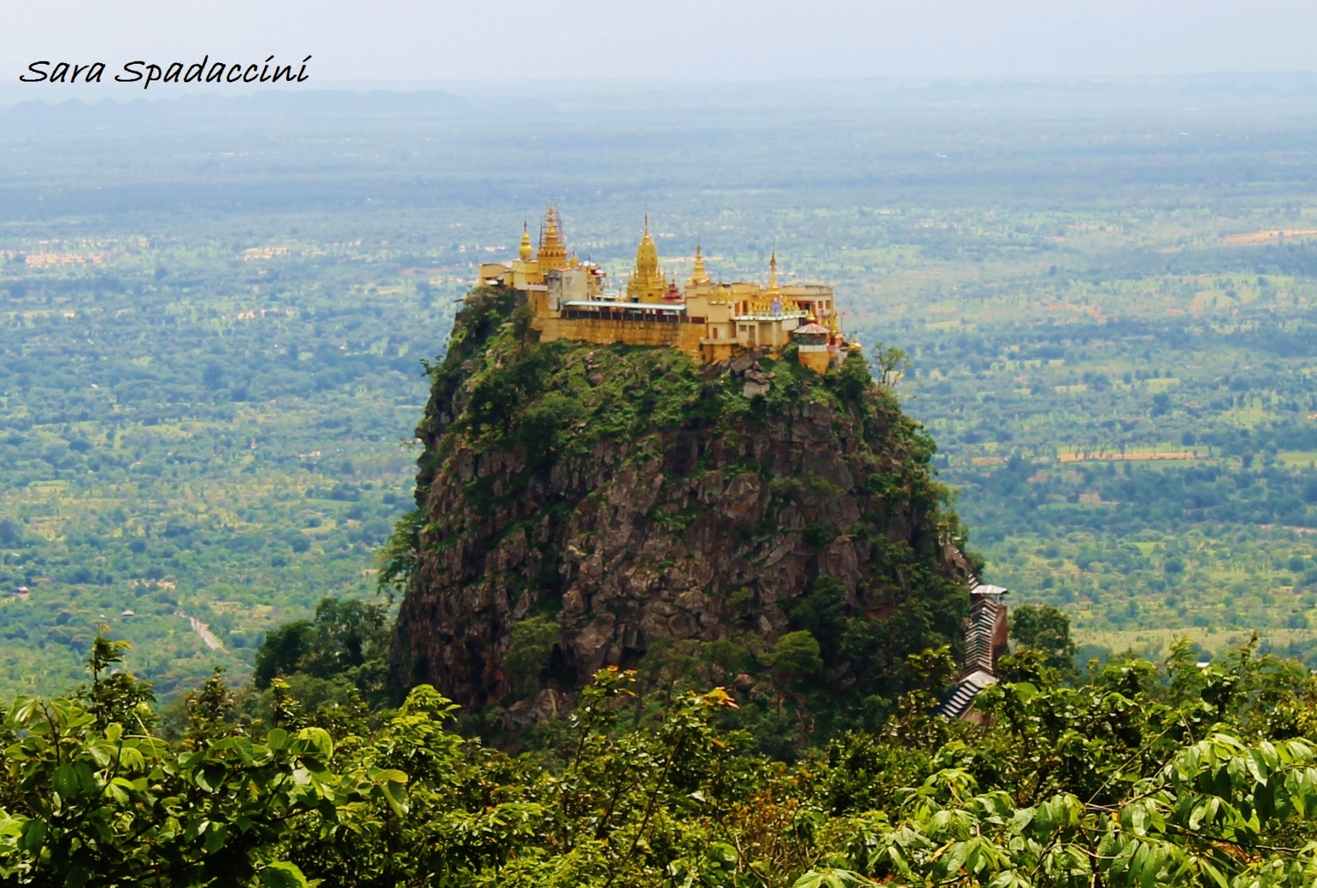 Ultimi giorni in Myanmar: salita al Monte Popa Monte Popa, Birmania