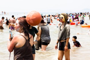 La spiaggia di Daecheon durante il Mud Festival