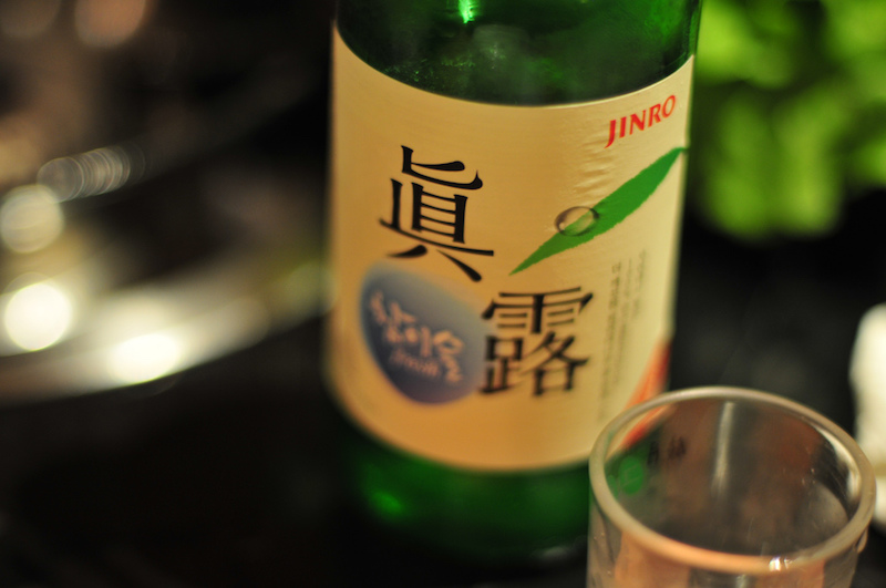 Il soju è un'esperienza tipicamente coreana e una cosa da provare a Seoul