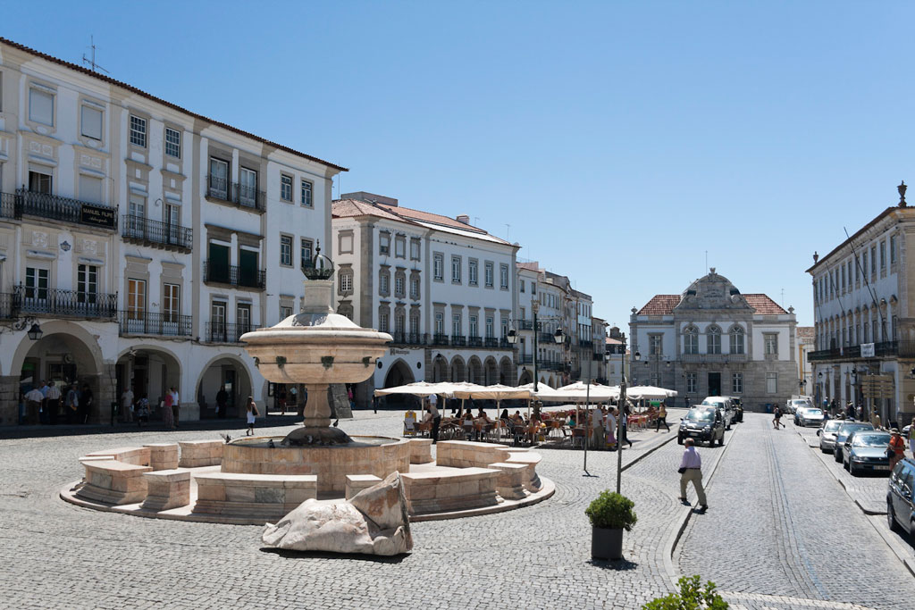 Evora-Praça-do-Giraldo