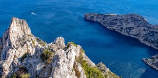 Cosa vedere a Marsiglia: visitare la seconda città di Francia Lse calanques, una cosa da vedere a Marsiglia.