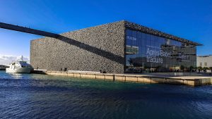 In viaggio per Marsiglia? Scopri il Mucem, un luogo di interesse da vedere assolutamente.